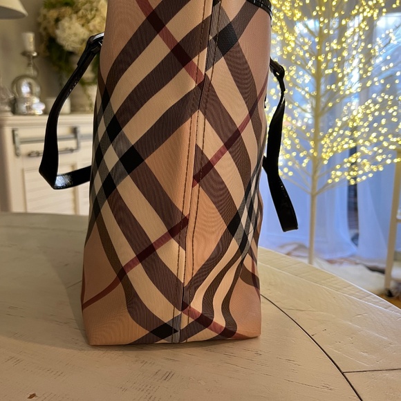 Burberry Tote + Matching Pouch Set β Classic Check & Patent Trim - Picture 2 of 10